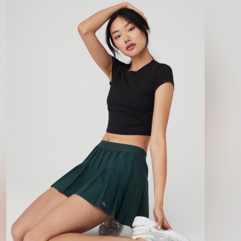 Alo Yoga Varsity Tennis Skirt in Midnight Green Medium - Picture 4 of 12